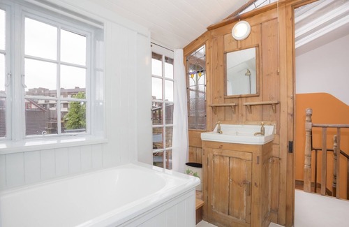 Prince's Apartment | Gorgeous apartment in zone 1, near the river and a short walk from Westminster