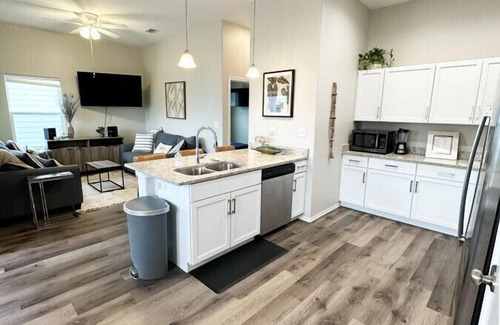 Palm Harbor House | Gorgeous Beach House w/Pop Up Bar & Community Pool