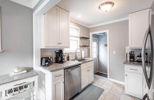 Berkley House | Gorgeous Berkley 3BR/2.5BA Home w/Loft Suite