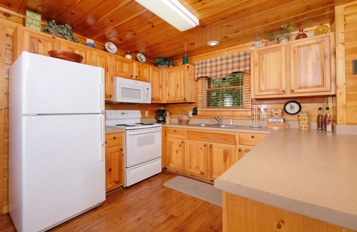 Gatlinburg - Pigeon Forge Cabin | Gorgeous cabin with mountain views, hot tub, fireplace, Free Attraction Tickets