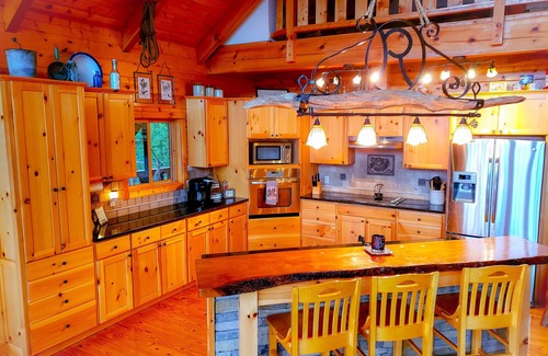Newport House | Gorgeous Cabin With Amazing Views of the Smokies