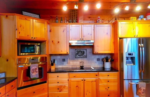 Newport House | Gorgeous Cabin With Amazing Views of the Smokies