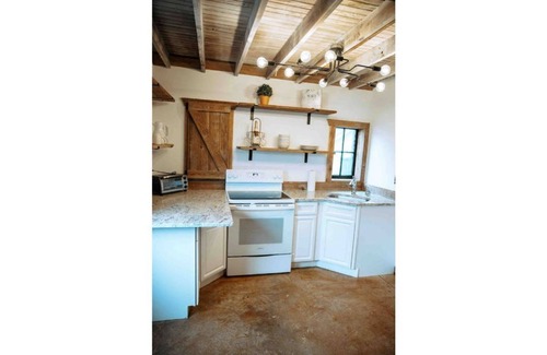 Granville House | Gorgeous Carriage House!