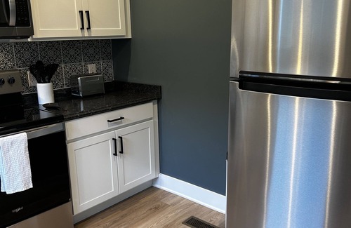 Pikeville House | Gorgeous Carriage House near KYCOM - Min 14 night stay
