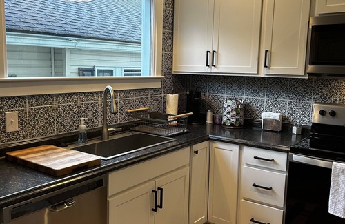 Pikeville House | Gorgeous Carriage House near KYCOM - Min 14 night stay