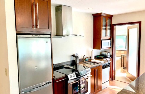 Bigfork Apartment | Gorgeous Condo on Flathead Lake with a Spa Tub!