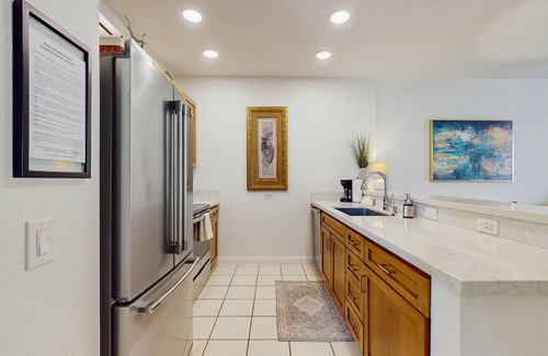 Wailea Condo | Gorgeous condo with large private lanai, shared pool, hot tub, BBQ, and tennis