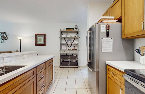 Wailea Condo | Gorgeous condo with large private lanai, shared pool, hot tub, BBQ, and tennis