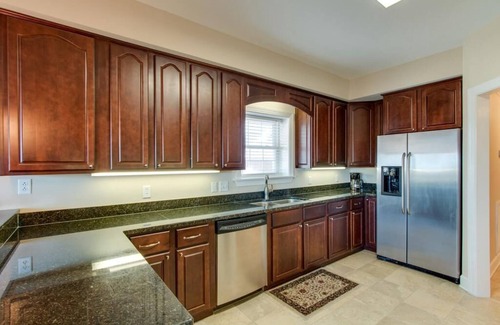 Lancaster Condo | Gorgeous Condo with view overlooking Center Hill Lake