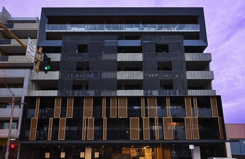 Preston Apartment | Gorgeous, cosy brand new apartment-Wifi, Portacot.