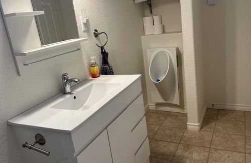 Manitoba Cottage | Gorgeous cottage in Poplar Bay on the waterfront amid a 4 season playground