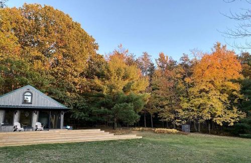 Spring Mills House | Gorgeous Cottage for Two, Overlooking Pond on 20 acres, Glamping in Pennsylvania