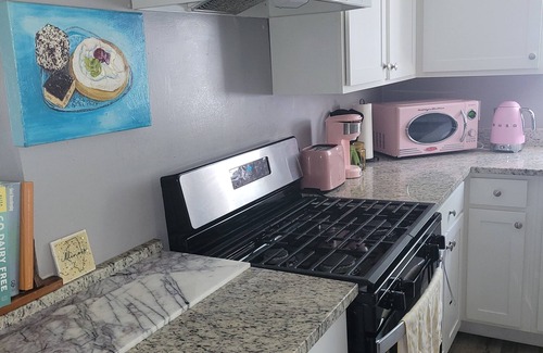 Westmont House | Gorgeous Cottage in Westmont, with massive fenced garden pet friendly, sleeps 5.
