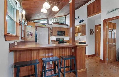 Fairhaven Cottage | Gorgeous cottage on West Island