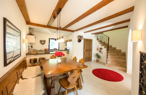 Sonnenbichl House | Gorgeous 4-Bedroom House, all ensuite; incredible Views, Sauna & lots of space