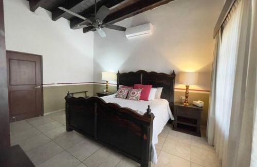 Todos Santos House | Gorgeous Downtown 4BR House with Jacuzzi & Firepit