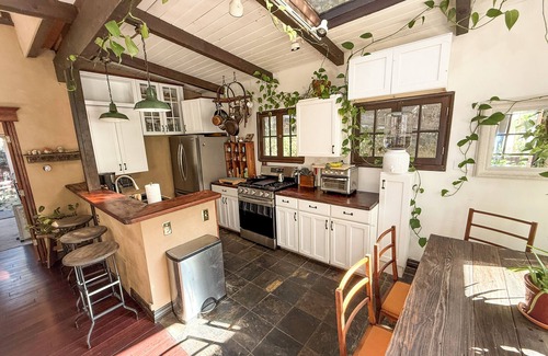 Topanga House | Gorgeous, Elegant, Rustic Topanga House-5 miles to Beach