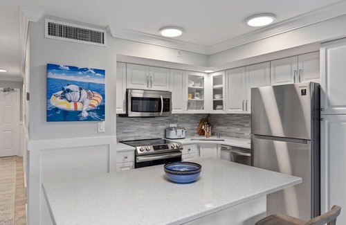 Captiva Condo | Gorgeous End Condo in South Seas Resort