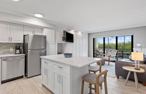 Captiva Condo | Gorgeous End Condo in South Seas Resort