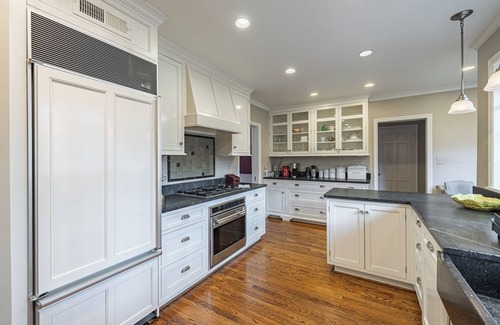 Bethesda House | Gorgeous Entire House 7-Bedrooms 8-Beds in Bethesda, MD