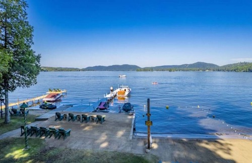 Inlet Cottage | Gorgeous Escape Steps Away from Fourth Lake at Stiefvater's Lakeside Cottages