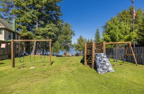 Inlet Cottage | Gorgeous Escape Steps Away from Fourth Lake at Stiefvater's Lakeside Cottages