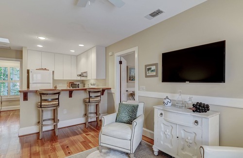 Historic District - North Apartment | Gorgeous Executive Rental in Historic District