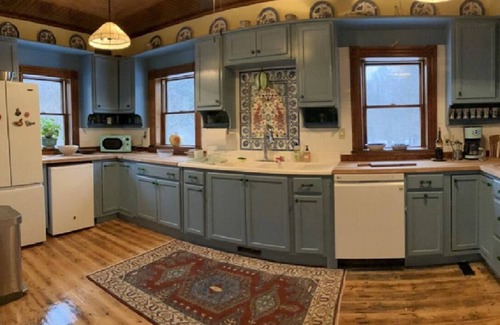 North Creek House | GORGEOUS FAMILY FRIENDLY VICTORIAN WITH ALL NATURAL CEDAR HOT TUB NEAR GORE MT