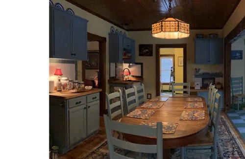 North Creek House | GORGEOUS FAMILY FRIENDLY VICTORIAN WITH ALL NATURAL CEDAR HOT TUB NEAR GORE MT