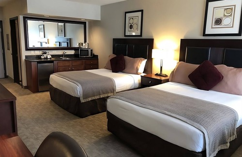 Killeen Hotel | Gorgeous Family Getaway! 2 Lovely Units and Pool.