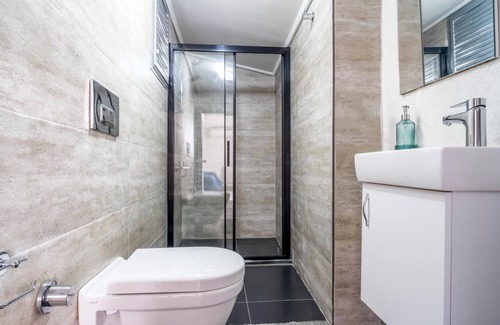 Besiktas Apartment | Gorgeous Flat with Balcony in Besiktas
