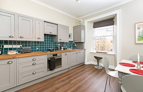 West End Apartment | Gorgeous Georgian apartment in the heart of Edinburgh's City Centre.