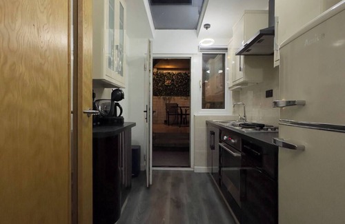 Rhondda Cynon Taff Apartment | Gorgeous Graceful Getaway w/Gazebo - Tylorstown