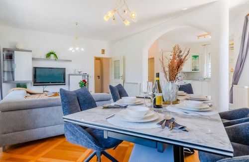 Novi Zagreb House | Gorgeous home in Hrvatski Leskovac