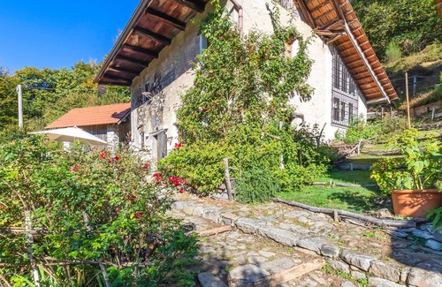 Madonna del Sasso House | Gorgeous home in Artò VB