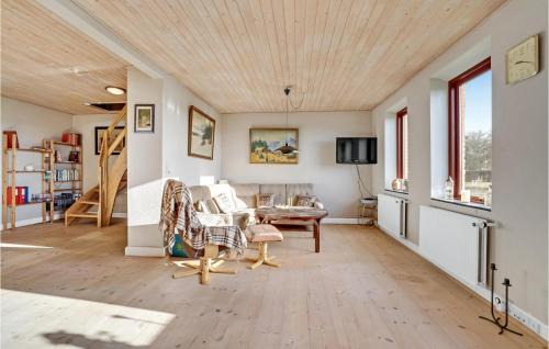 Bandholm House | Gorgeous Home In Bandholm With Kitchen
