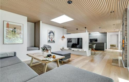 Bryrup House | Gorgeous Home In Bryrup With Kitchen