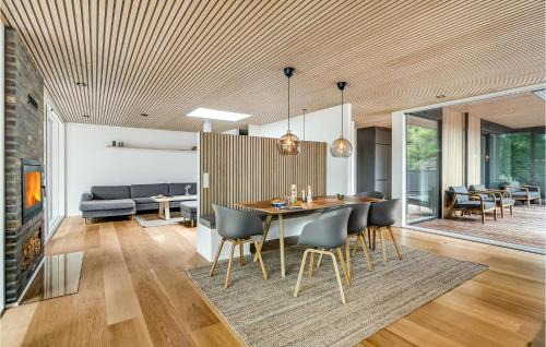 Bryrup House | Gorgeous Home In Bryrup With Kitchen