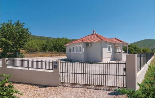Dicmo House | Gorgeous Home In Dicmo With Sauna