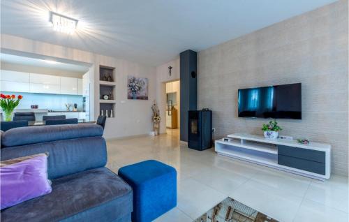 Dicmo House | Gorgeous Home In Dicmo With Sauna