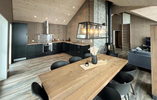 Evje House | Gorgeous Home In Evje With Lake View