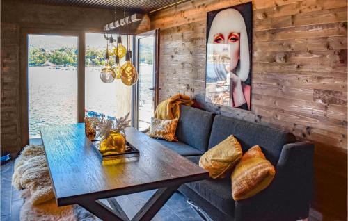 Fitjar House | Gorgeous Home In Fitjar With Kitchen
