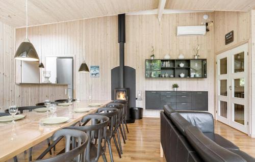 Fjellerup House | Gorgeous Home In Glesborg With Sauna