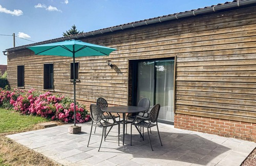 Gueschart House | Gorgeous home in Gueschart with kitchen