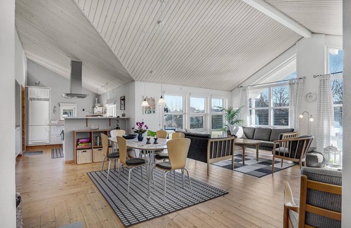 Helberskov Strand House | Gorgeous home in Hadsund with sauna
