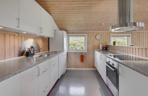 Hejlsminde Strand House | Gorgeous home in Hejls with WiFi