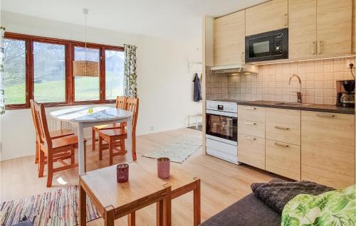 Holmsjo House | Gorgeous Home In Holmsjö With Kitchen