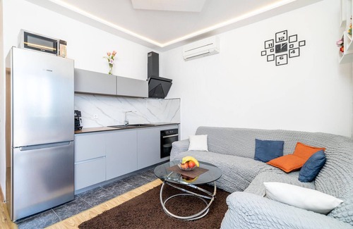 Dubrava House | Gorgeous home in Janjina with sauna