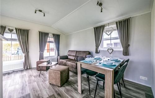 Julianadorp aan zee House | Gorgeous Home In Julianadorp With Wifi