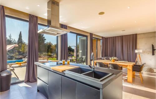 Sestanovac House | Gorgeous Home In Katuni With Wifi